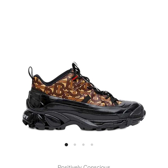 Men Burberry sneakers only worn once and I have receipts - Picture 1 of 3